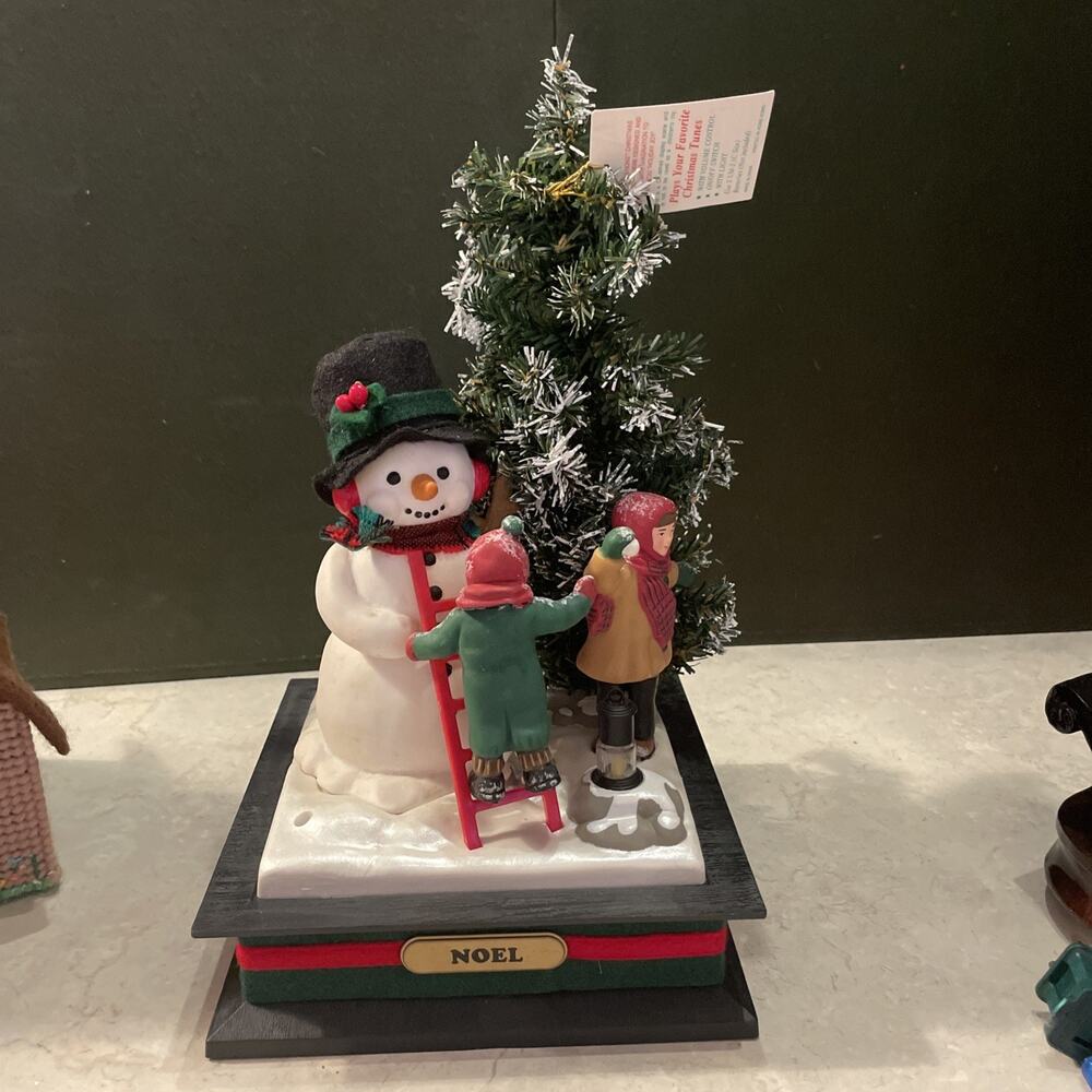 Vintage 1993 Holiday Creations Holiday Scene Building Snowman Musical WORKS 12”